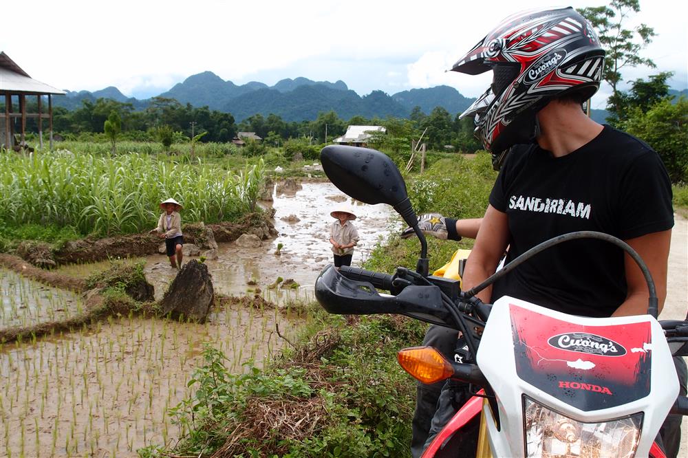 Honda CRF 250 en Vietnam rural