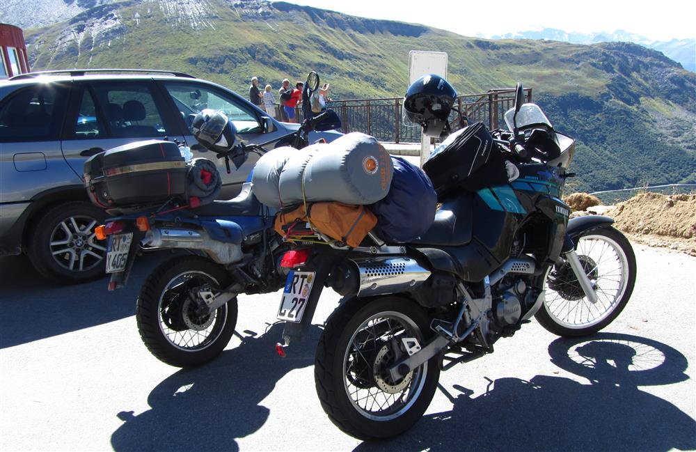 Moto turismo en los Alpes
