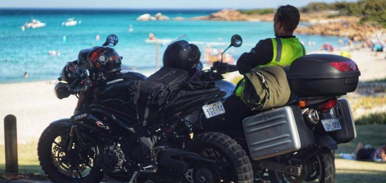 Triumph street triple con neumáticos de tacos